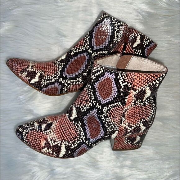 Matisse Goldie Snakeskin Print Booties (Size 6) - Picture 5 of 12